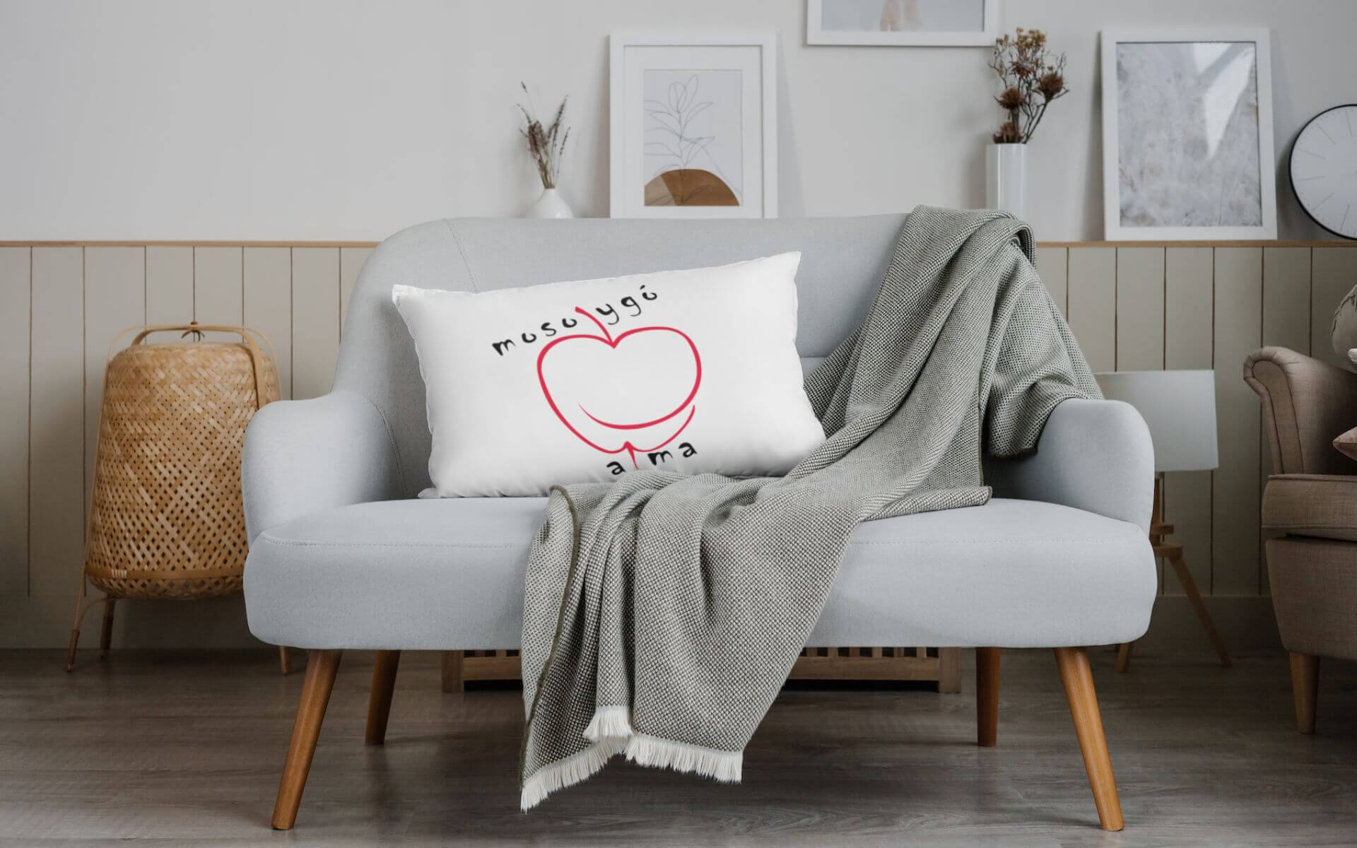 mosolygo-alma-pecs-pillow-mockup-bizzi-design